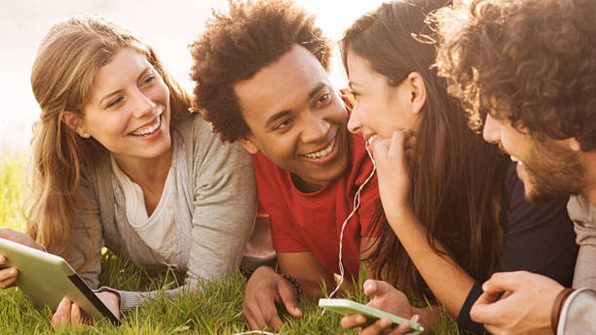 Έρευνα: Κάντε παρέα με χαρούμενους ανθρώπους, η ευτυχία είναι μεταδοτική!