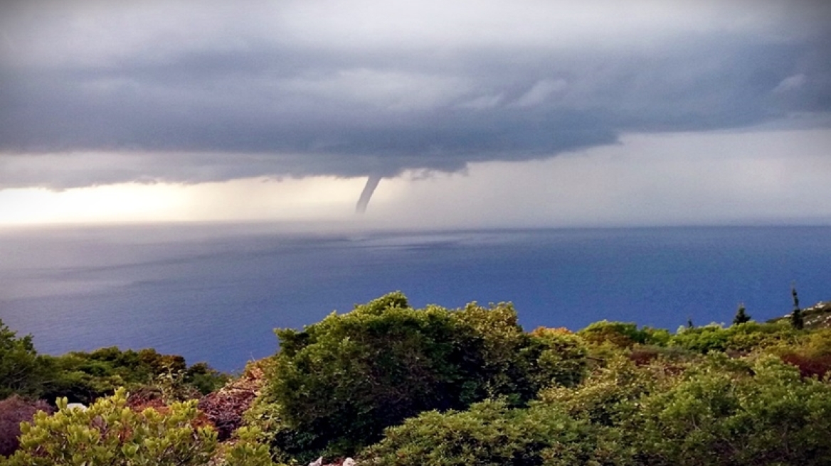 Φωτογραφίες: Υδροστρόβιλος στις Βολίμες Ζακύνθου