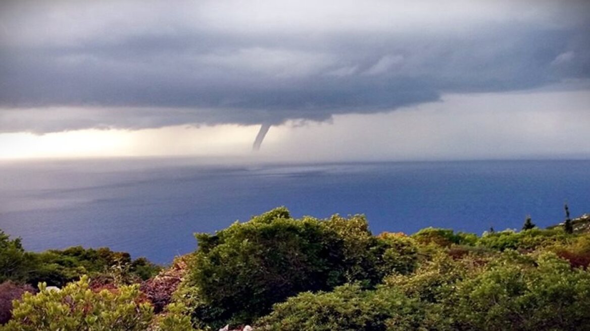 Beautiful water tornado captured on camera in Zakynthos (photo-video)