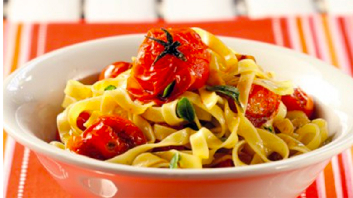 Ταλιατέλες με ψητά ντοματίνια και βασιλικό