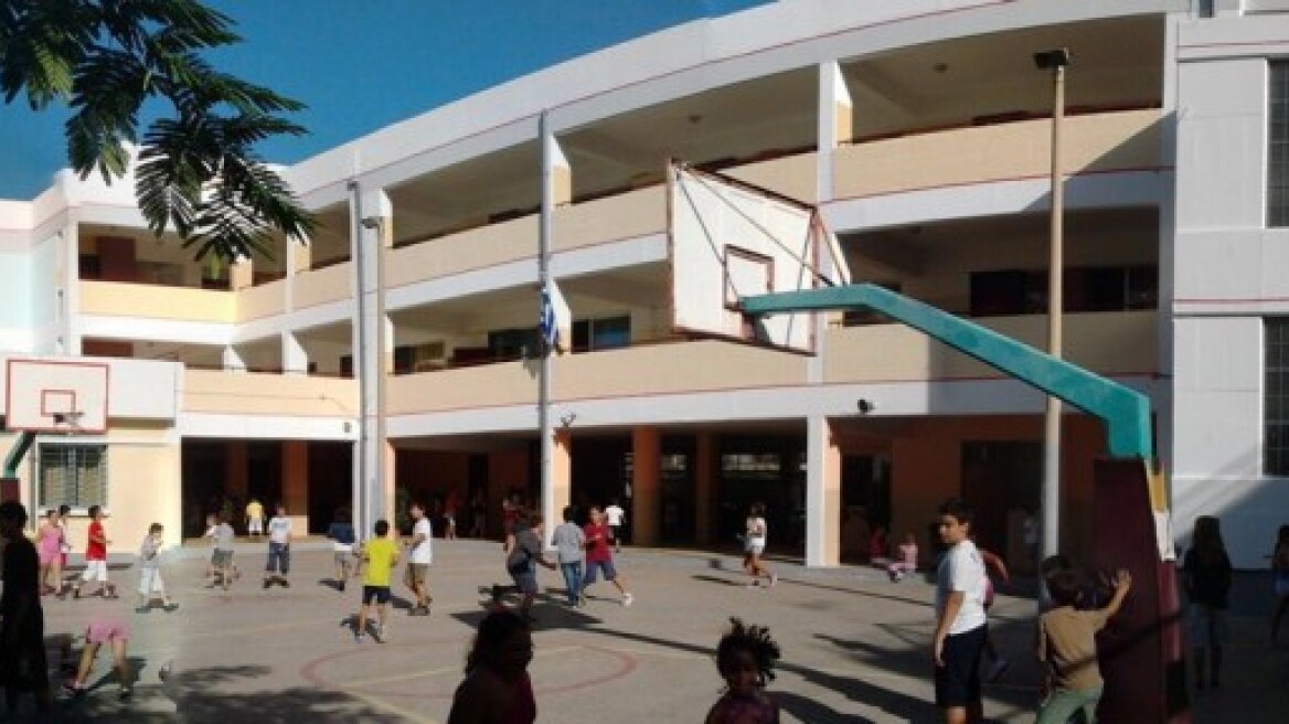 Εισαγγελέας καλεί εκπαιδευτικούς επειδή έκαναν μάθημα σε προσφυγόπουλα