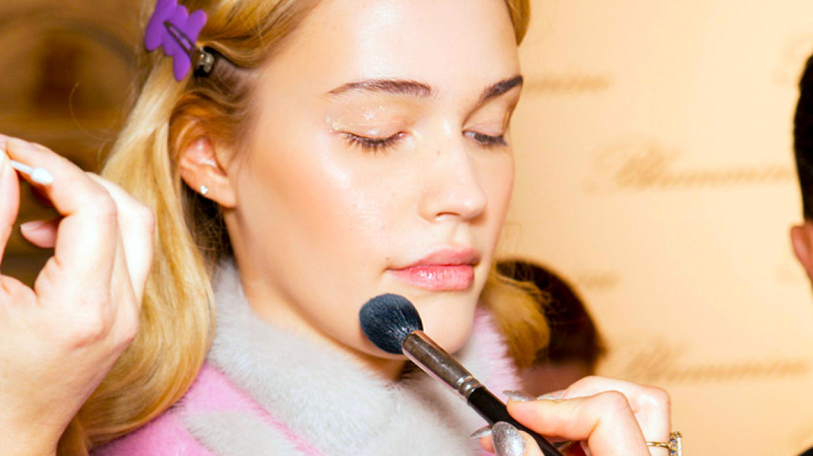 Beauty SOS: Καλύψτε το σπυράκι σε 3 βήματα!