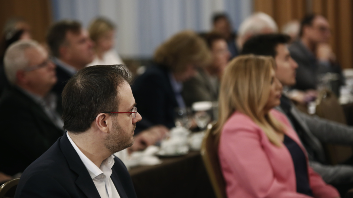 Κεντροαριστερά: Νέα κόντρα για τις διπλές ιδιότητες