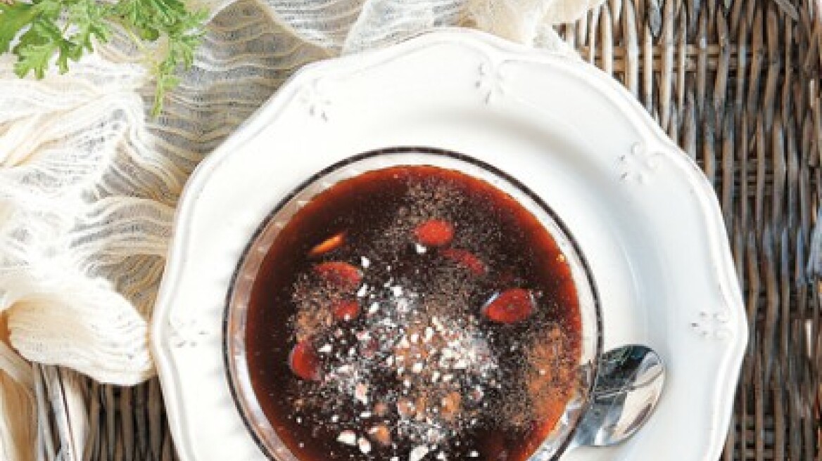 Μουστόπιτα Κοζάνης με άρωμα αρμπαρόριζας και αμύγδαλα