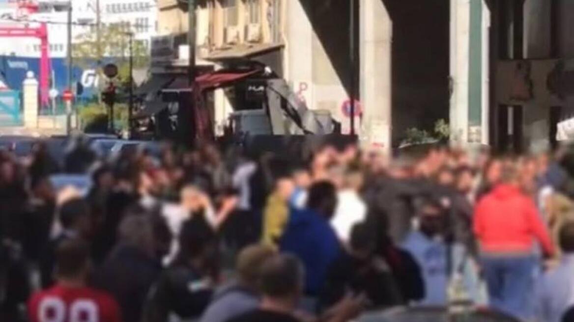 Δικαστήρια Πειραιά: Αποθέωσαν 20χρονο για τον ξυλοδαρμό στο «Καραϊσκάκη» και... έπεσε νέο ξύλο!