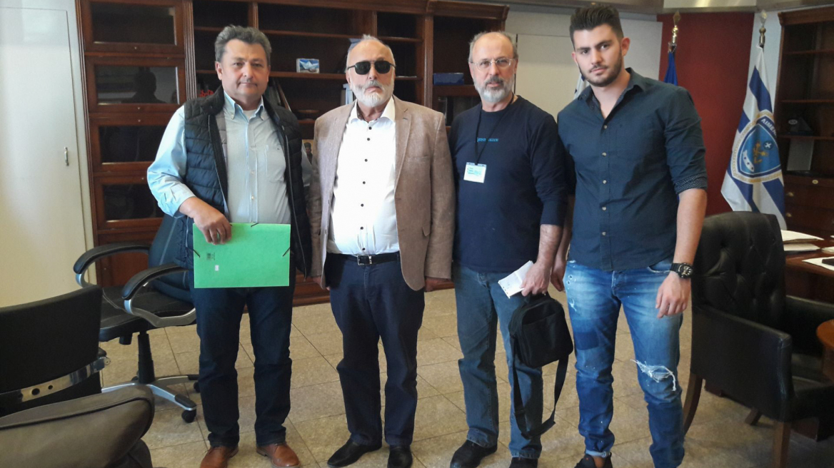 Σαρωνικός: Μείωση ΦΠΑ στο 13% ζητούν οι ιχθυοπώλες - Έπεσε ο τζίρος 80% λόγω της ρύπανσης