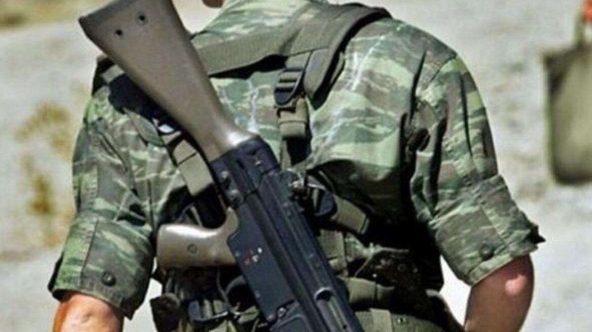 «Ξήλωνε» πασσάλους από το… στρατόπεδο στον Άραξο!