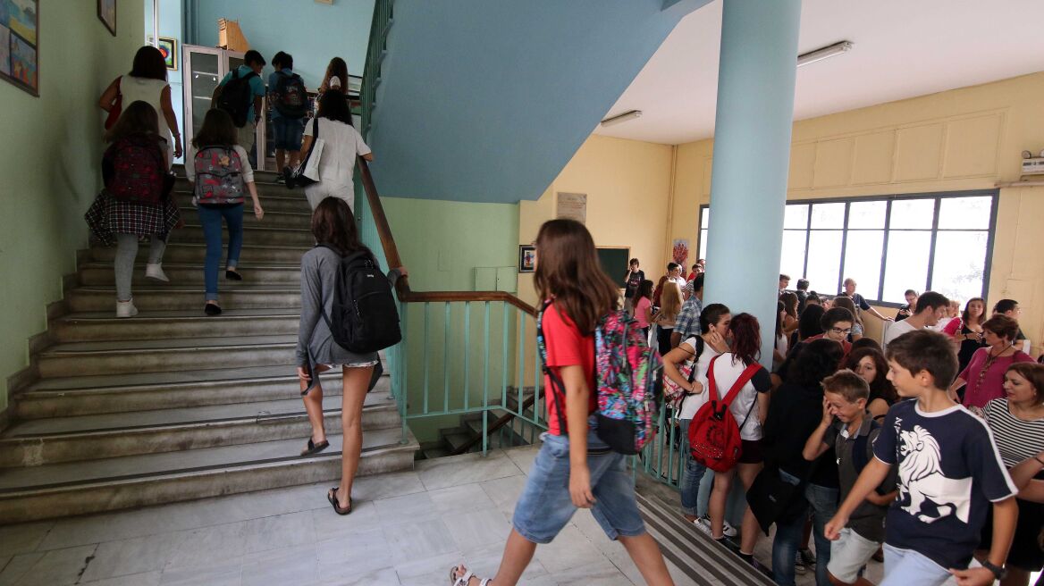 ΟΛΜΕ: Αντιδρά στο αίτημα του υπουργείου για την «επιφυλακή» των εκπαιδευτικών όλο το καλοκαίρι για την παραλαβή βιβλίων 