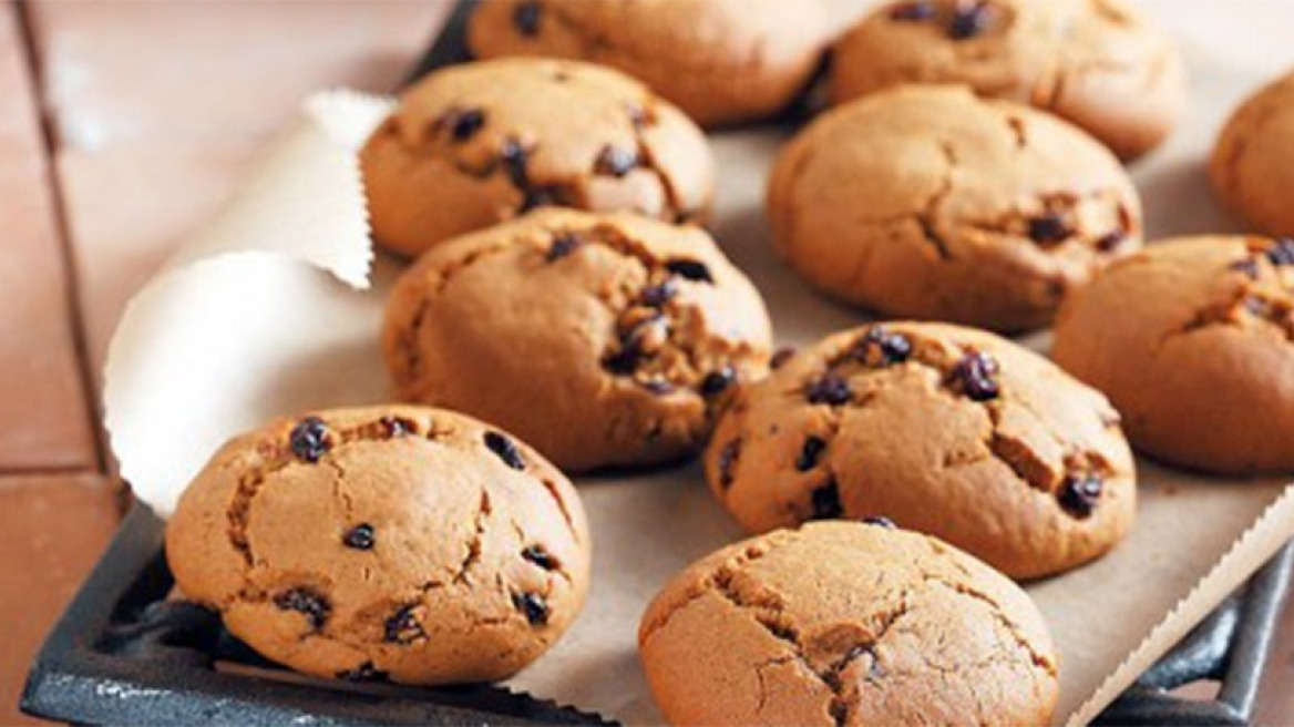 Μουστοκούλουρα με βούτυρο και σταφίδες