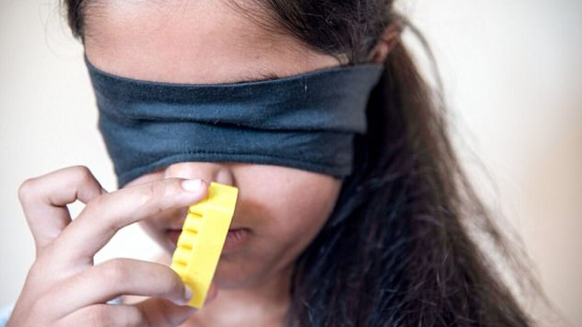 Απίστευτη 11χρονη αναγνωρίζει τα χρώματα από... τη μυρωδιά!