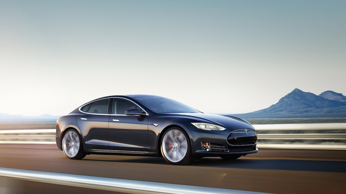 Video: Tesla πιάνει φωτιά...