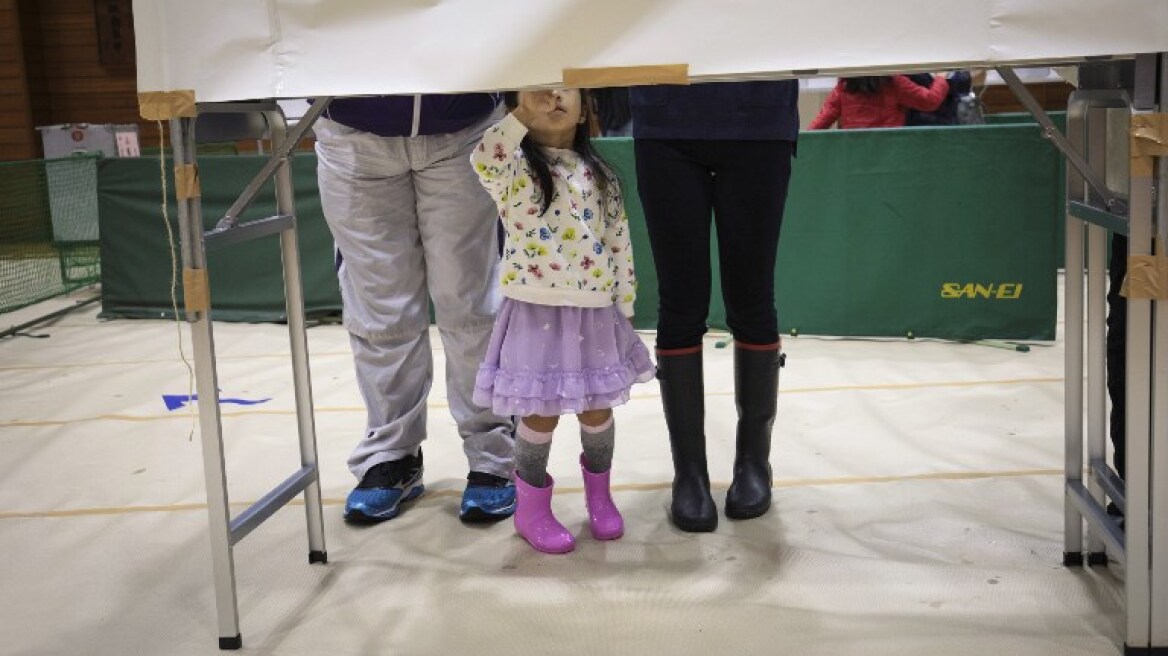 Ιαπωνία: Αυξημένη η συμμετοχή στις εκλογές, παρά τον τυφώνα Λαν