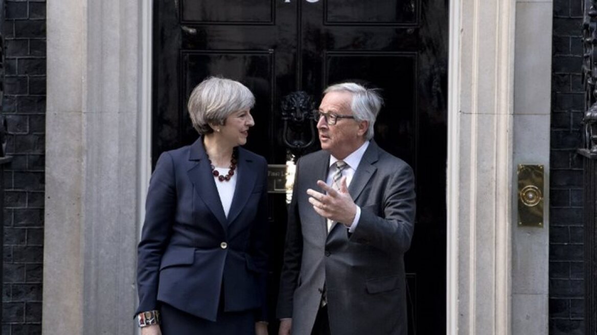 Γιούνκερ για Μέι: «Δείχνει μελαγχολική και έχει σακούλες κάτω από τα μάτια»