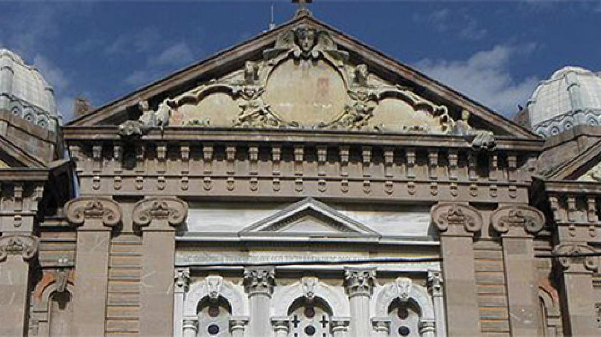 Μυτιλήνη: Χρήματα από έρανο για τους σεισμοπαθείς πήγαν στην επισκευή ναών που... δεν υπέστησαν ζημιές!