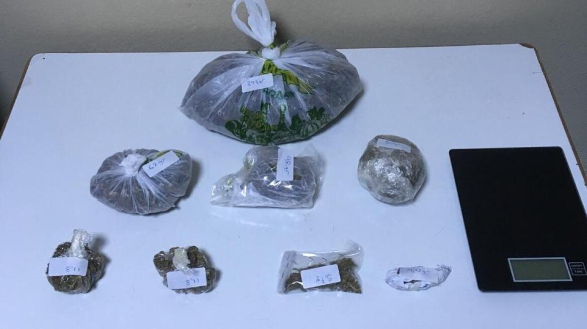 Πέλλα: Έκρυβαν στη στέγη του σπιτιού μισό κιλό χασίς