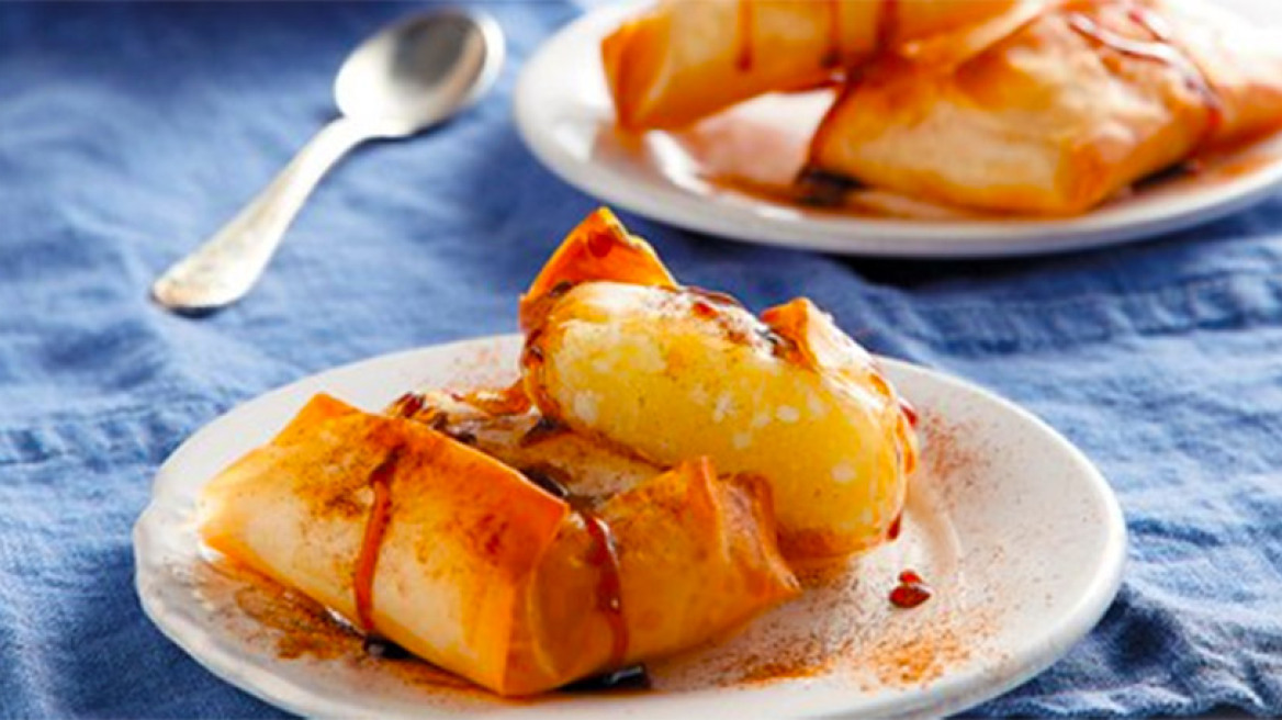 Τυρομπουγατσάκια με πετιμέζι