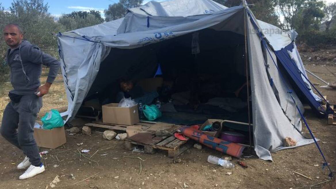 Χίος: Εικόνες ντροπής με εξαθλιωμένους πρόσφυγες μετά τη βροχή