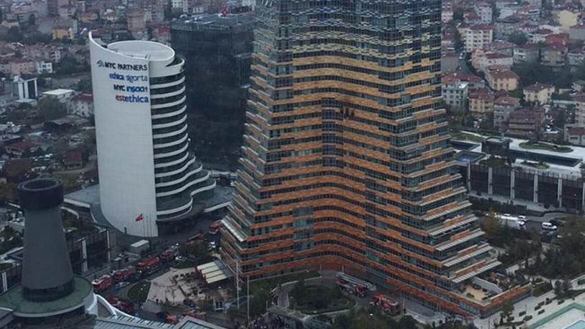 Φωτιά σε ουρανοξύστη στην Κωνσταντινούπολη