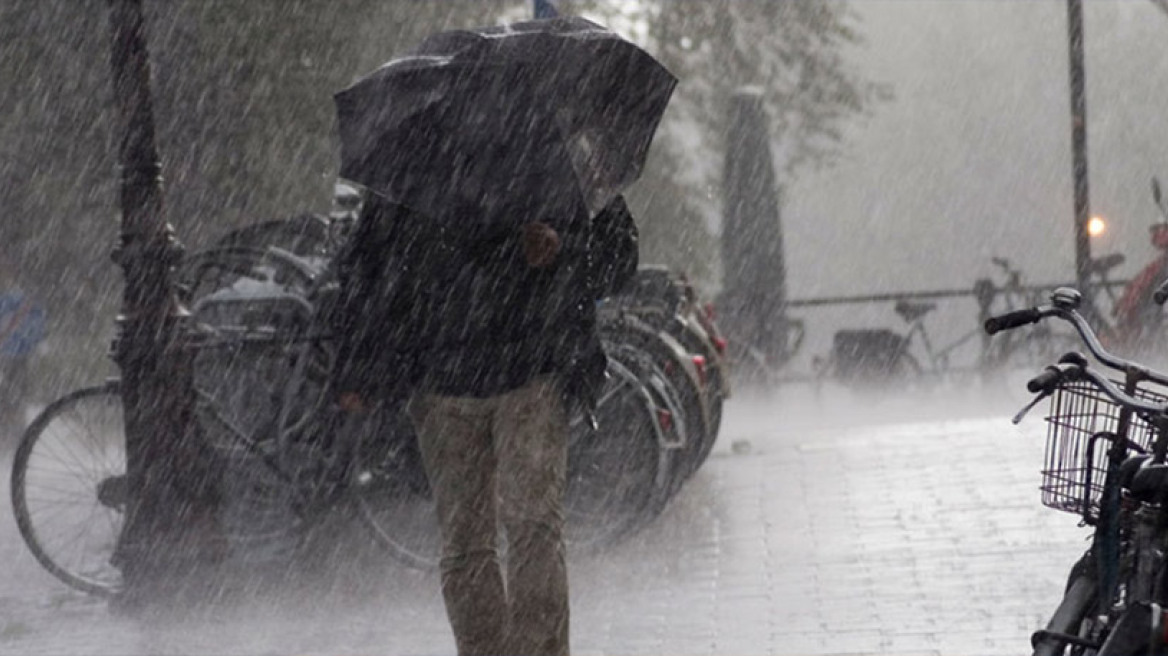 Εκτακτο δελτίο επιδείνωσης του καιρού από την ΕΜΥ: Ερχονται καταιγίδες και χαλάζι