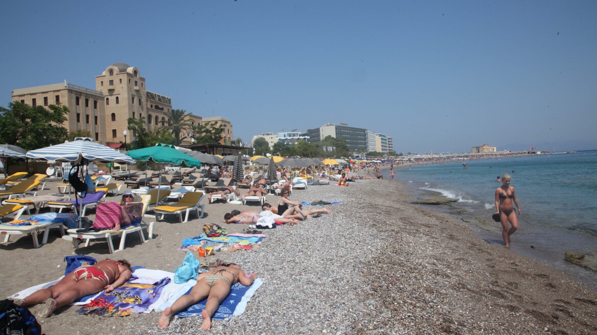 Ρόδος: Ξάφρισε 26 λουόμενους αλλά δεν τον… κατήγγειλαν!