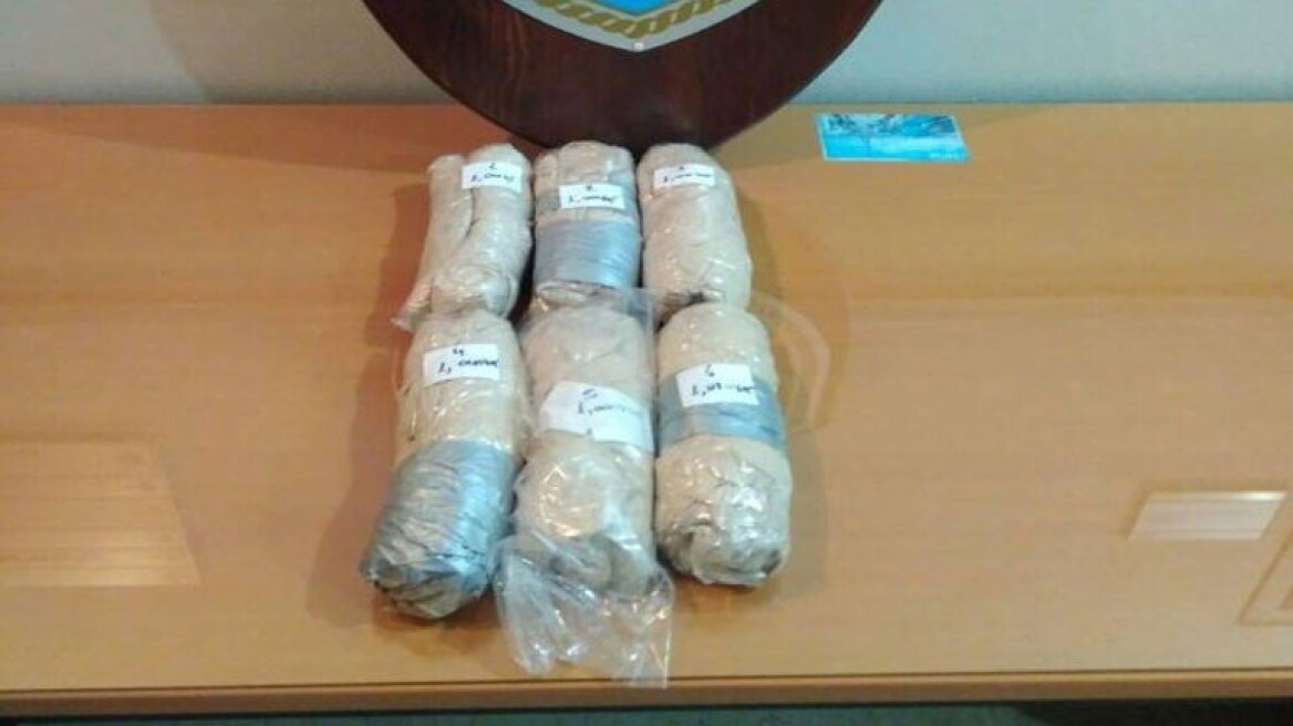 Ηγουμενίτσα: Ο σκύλος βρήκε κρύπτη με έξι κιλά ηρωίνης σε Ι.Χ.