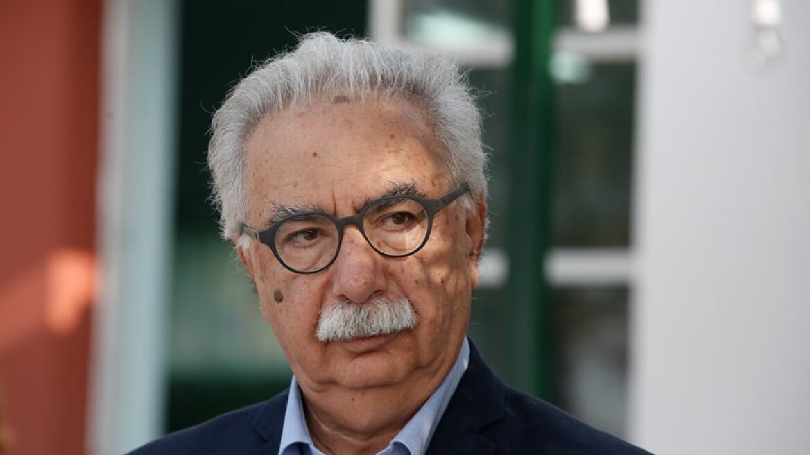 Κόντρα Γαβρόγλου και διευθυντών σχολείων για τα κενά στα σχολεία