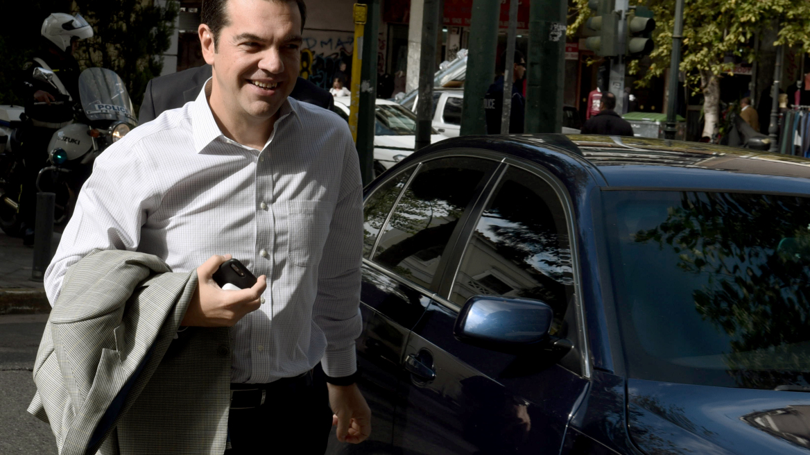 Οι «53» με την κριτική για το ταξίδι στις ΗΠΑ πλήττουν το success story του Τσίπρα