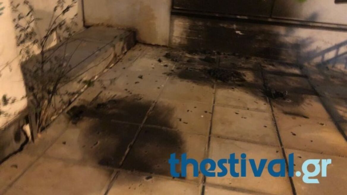 Επίθεση με μολότοφ σε κλούβα των ΜΑΤ στη Θεσσαλονίκη