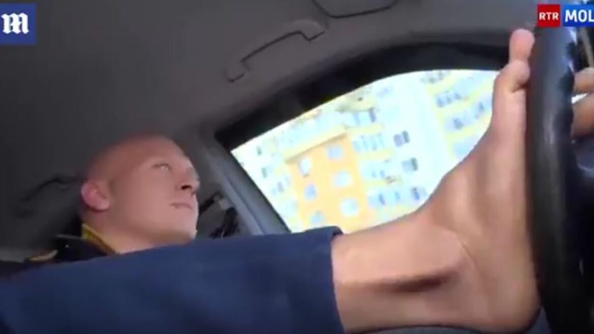 Βίντεο: Ο καλύτερος οδηγός της Μολδαβίας δεν έχει... χέρια!