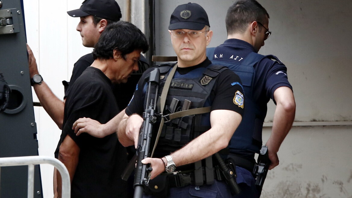 Μεταγωγές κρατουμένων με απόφαση υπουργού και χωρίς αιτιολόγηση