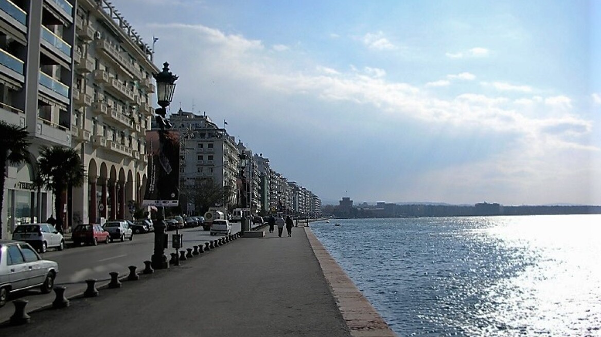 Άντρας έπεσε στον Θερμαϊκό - Νοσηλεύεται στο «Γ. Γεννηματάς»