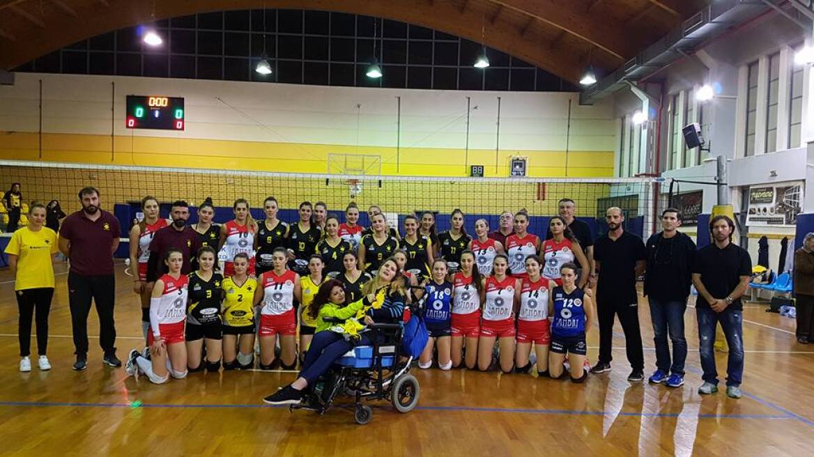 Βίντεο: Οι βολεϊμπολίστριες της ΑΕΚ βράβευσαν την Μυρτώ
