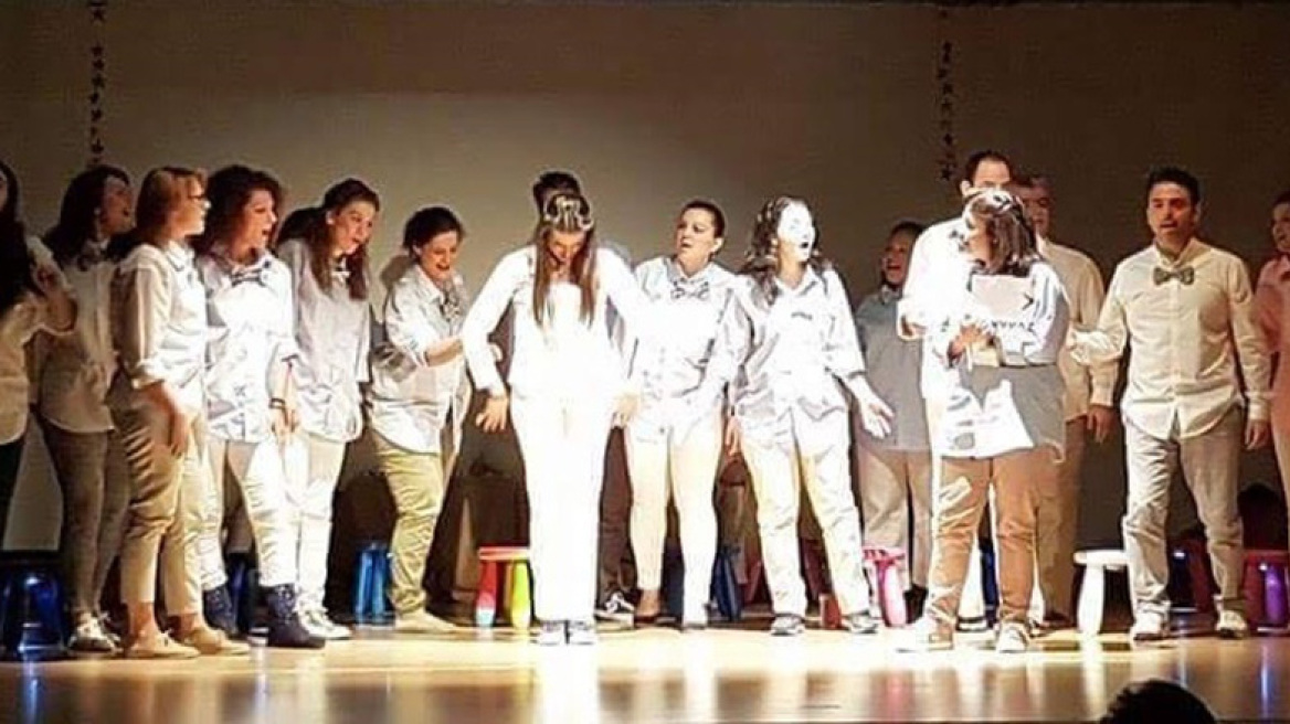 Ένα μαρμάρινο ειδώλιο, η «Κυκλαδένια»