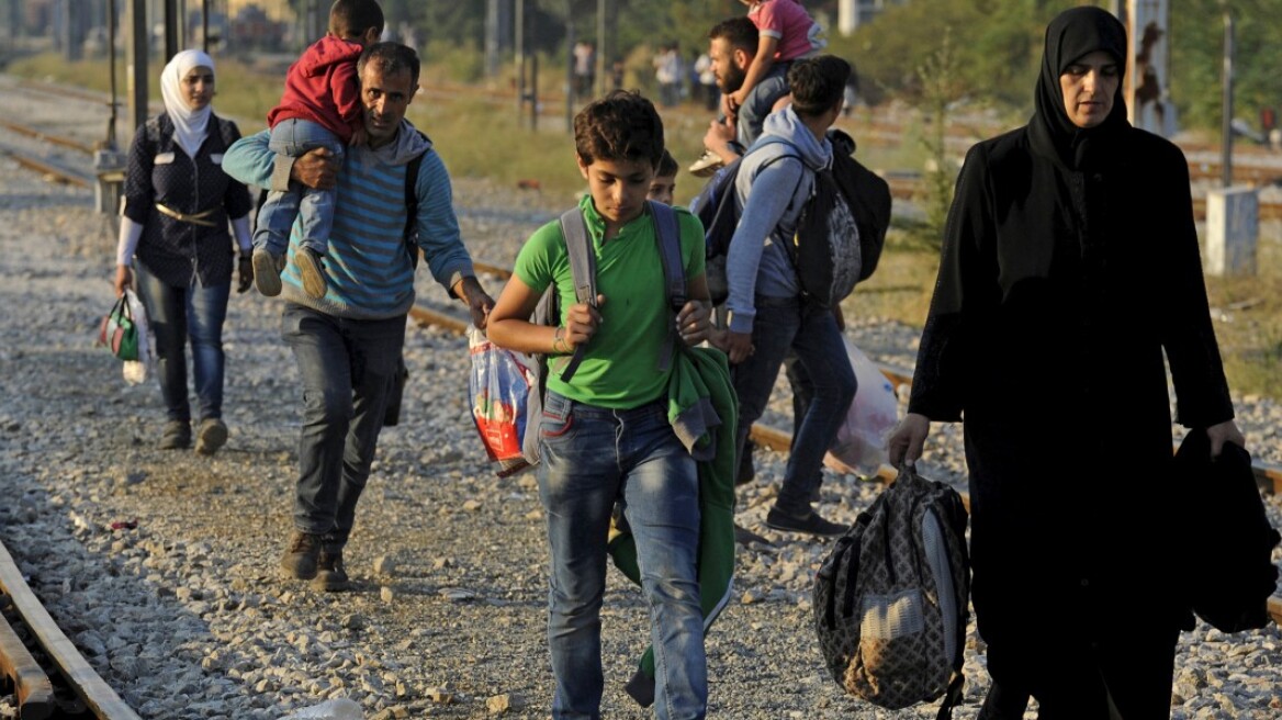 FAZ: «Μετανάστες εγκαταλείπουν οικειοθελώς την Ελλάδα»