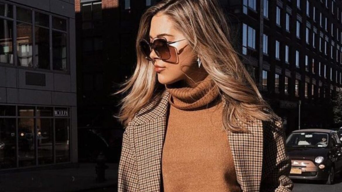 Ξέρουμε τι είναι το παλτό που φορούν όλες οι bloggers