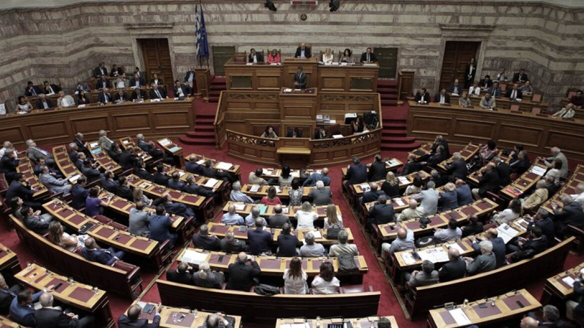 Σπάνια έγγραφα από την περίοδο της Χούντας βρέθηκαν στα αρχεία της Βουλής
