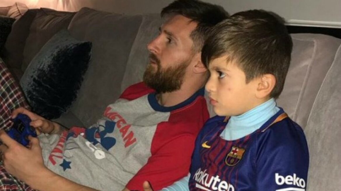 Μέσι: Και οι... ημίθεοι διαβάζουν παραμύθια στα παιδιά τους! 