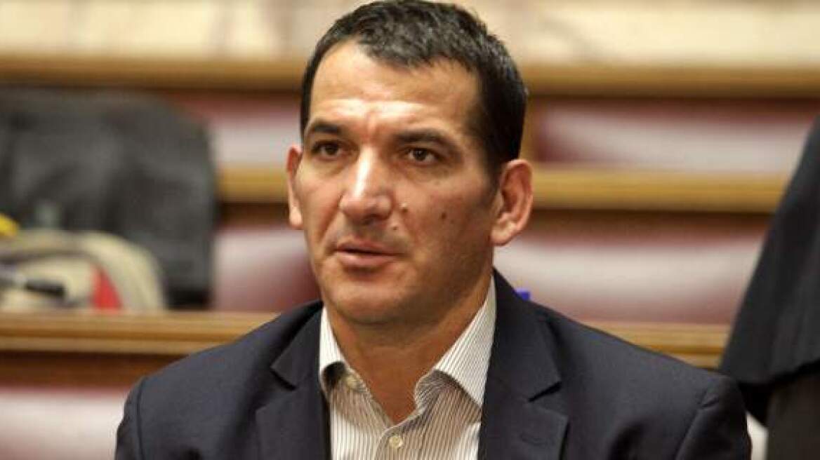 Υπέρ του αθλητικού νομοσχεδίου Πύρρος Δήμας και άλλοι Ολυμπιονίκες 