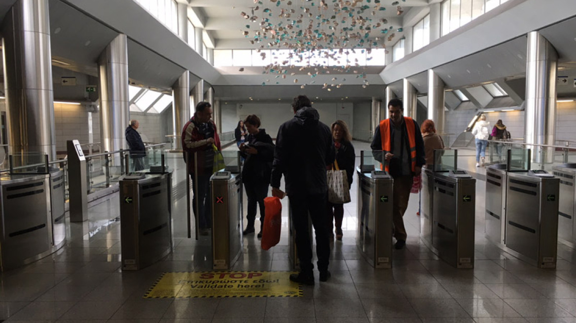 Ξεκινά η εποχή του ηλεκτρονικού εισιτηρίου: Ουρές και σήμερα στα εκδοτήρια 