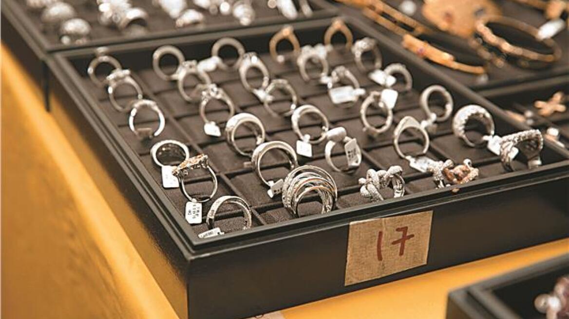 Στον ανακριτή ο 63χρονος εκτιμητής που έκλεβε κατεσχεμένα κοσμήματα 