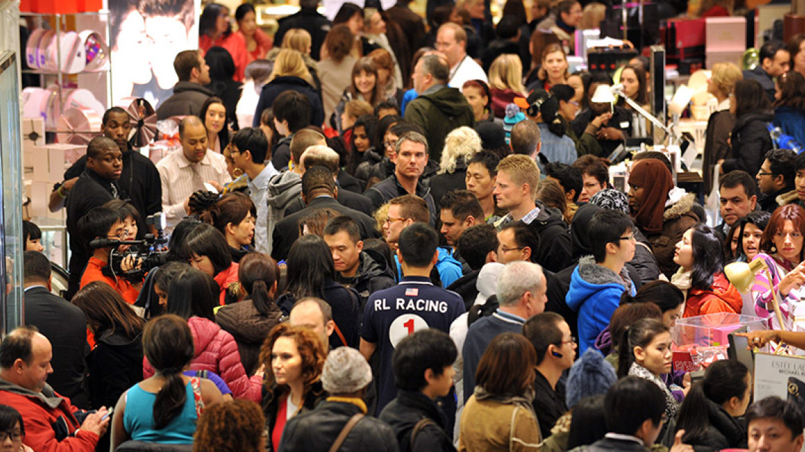«Black Friday» είναι στο Μανχάταν, εδώ είναι «1+1 μπλουζάκι δώρο»