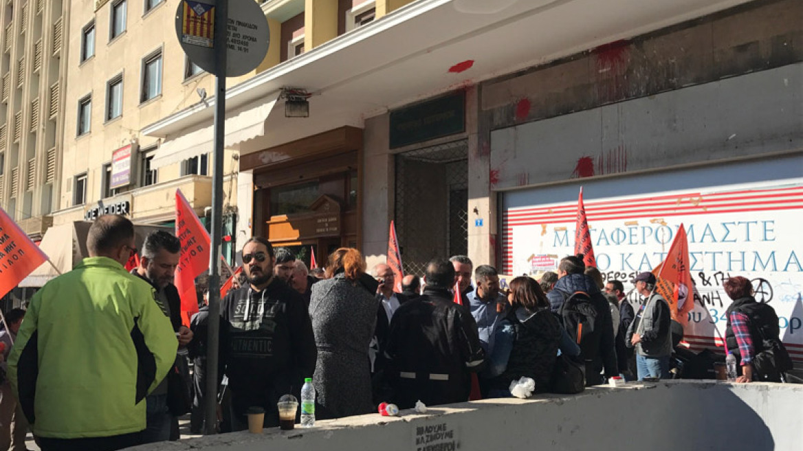 Στους δρόμους εργαζόμενοι της ΠΟΕ -ΟΤΑ: Έξω από το υπ. Εσωτερικών αυτή την ώρα