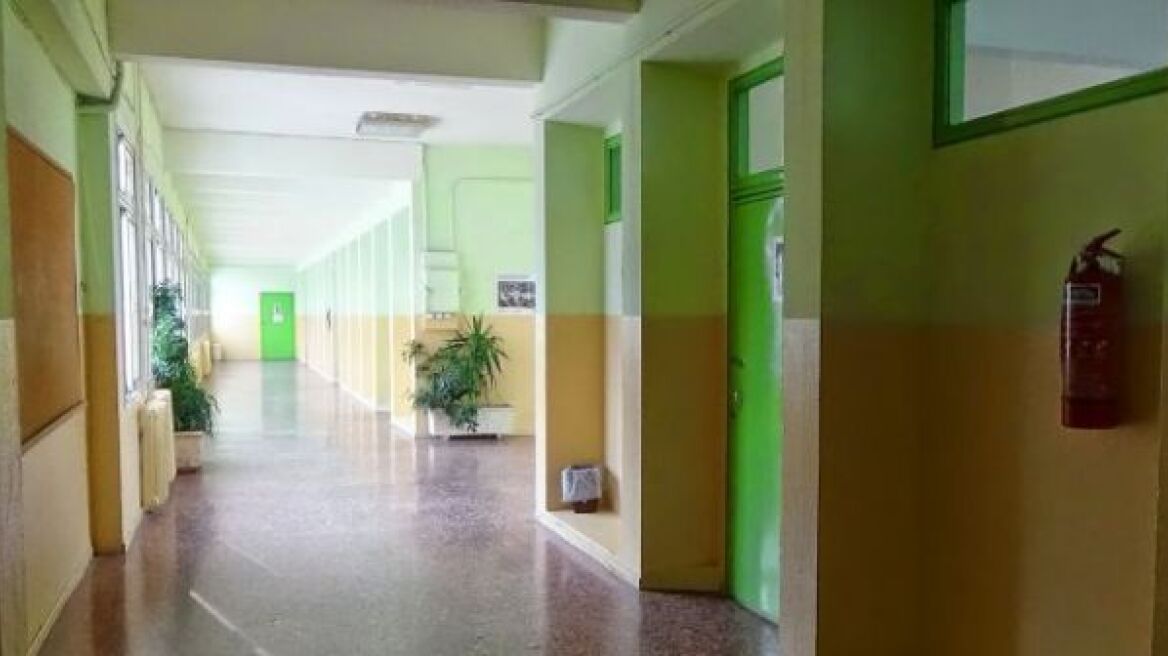 Έριξαν κρεολίνη στο ΕΠΑΛ Βόνιτσας – Πέντε συλλήψεις 