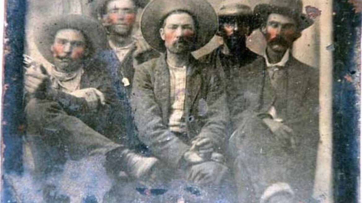 Βρέθηκε σπάνια φωτογραφία του Billy The Kid όπου ποζάρει με τον «μελλοντικό» δολοφόνο του