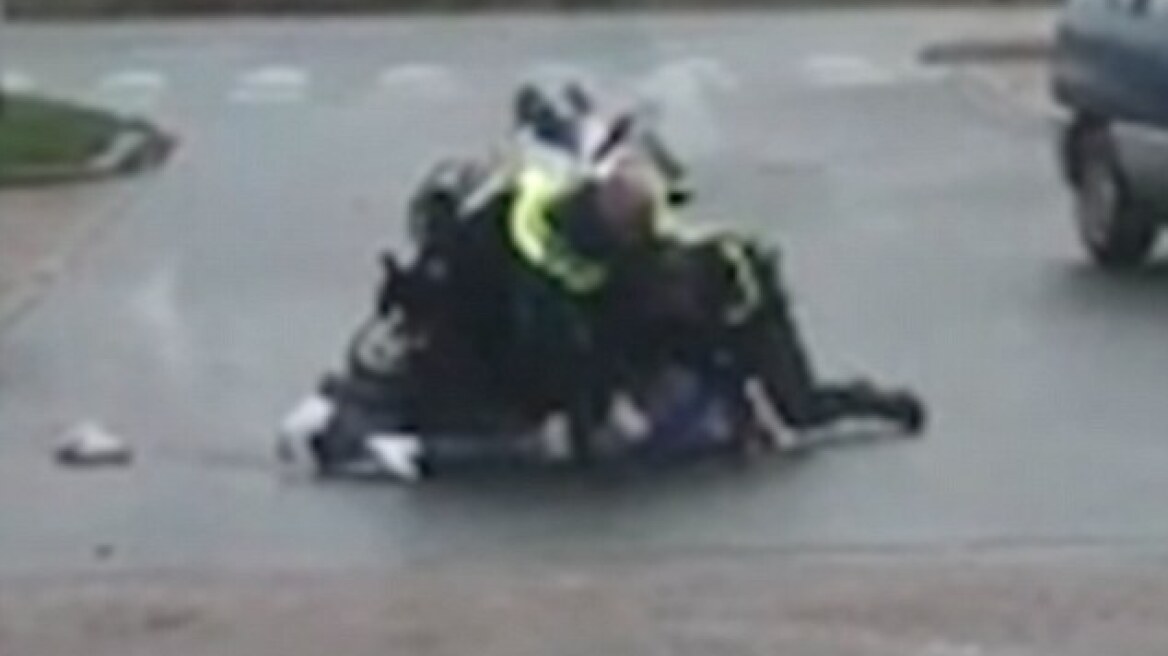 Ολλανδία: Η στιγμή που ήρωες αστυνομικοί πέφτουν πάνω σε τζιχαντιστή που κρατά μαχαίρι