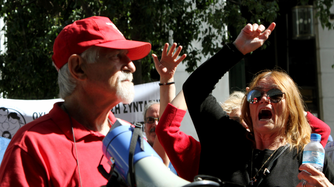 Στους δρόμους οι συνταξιούχοι για το «ψαλίδι» στις συντάξεις