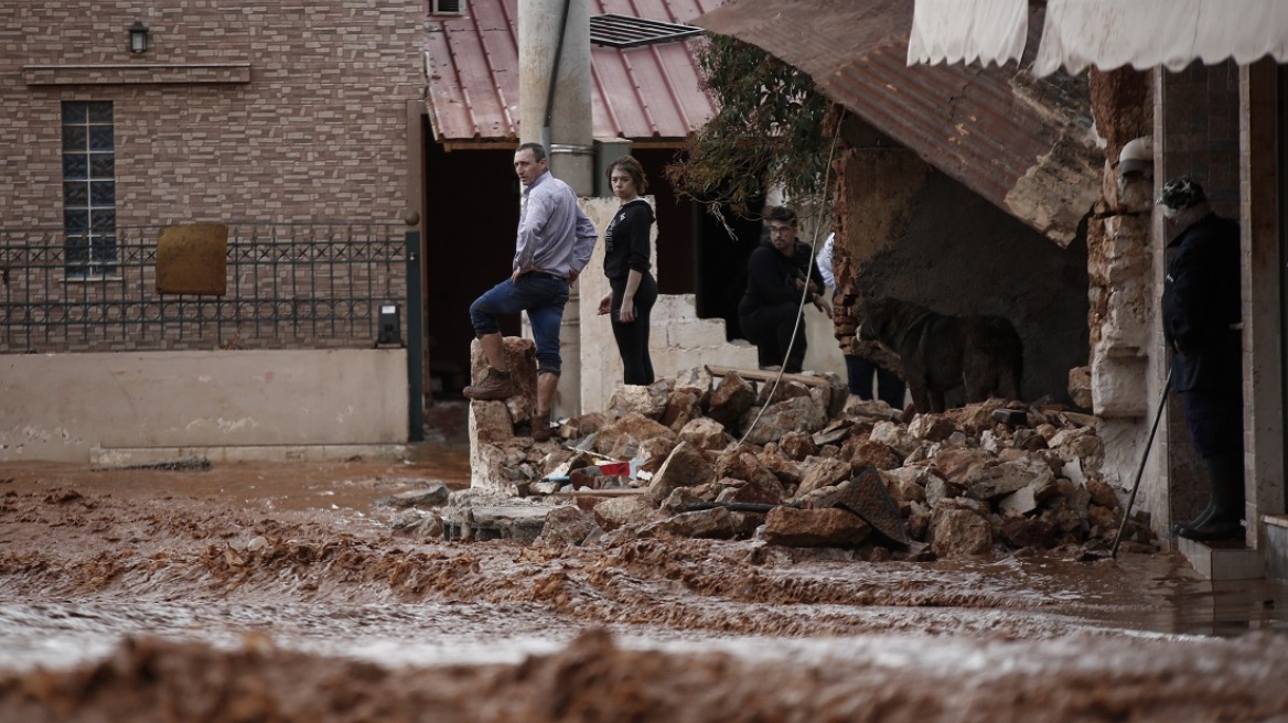 Αυτοψίες στη Δυτική Αττική: 1512 κτίρια έχουν υποστεί ζημιές από τις πλημμύρες