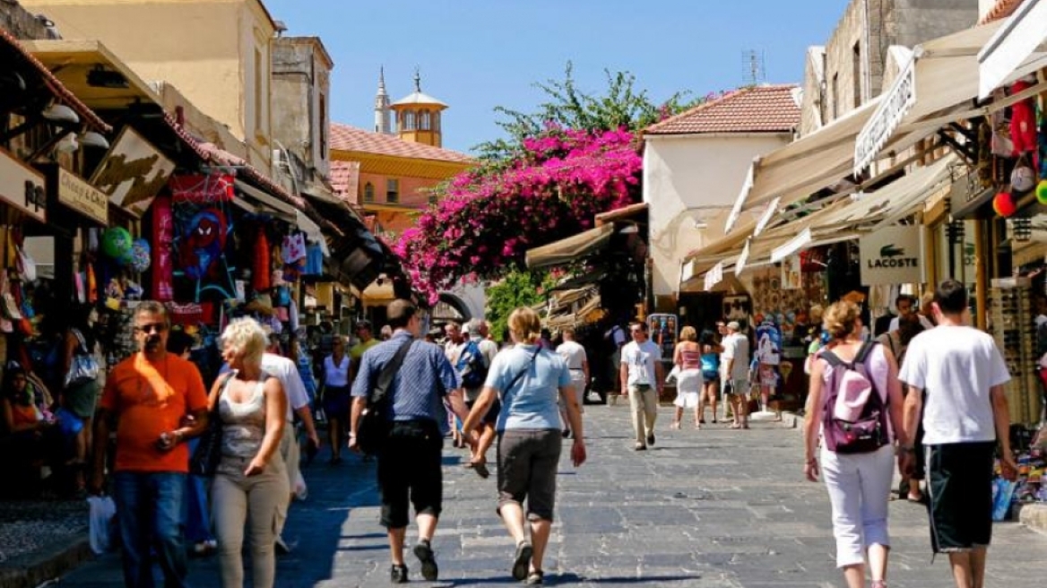 Σχεδόν δύο εκατομμύρια οι Γάλλοι τουρίστες στην Ελλάδα το 2017