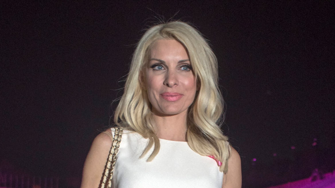 Η Ελένη Μενεγάκη στόλισε δέντρο