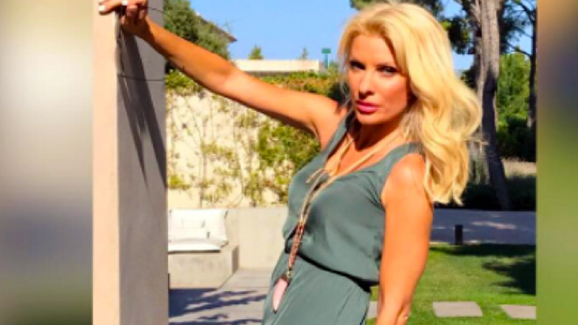 Στόλισαν στο πατρικό σπίτι της Ελένης Μενεγάκη